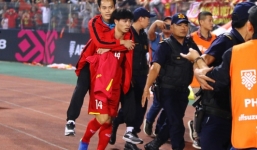 Bố Văn Toàn nghẹn ngào khi con trai sớm chia tay AFF Cup 2018 do chấn thương