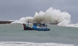 Tin bão khẩn cấp: Bão số 9 giật cấp 13, Vũng Tàu gió bắt đầu gào rít dữ dội