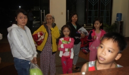 Chuyện tử tế: Gần 12h đêm, hàng loạt khách sạn ở Vũng Tàu vẫn 'chờ cửa' đón người nghèo tránh bão