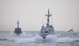Bị tàu Nga nã đạn, toàn bộ tàu chiến Hải quân Ukraine tiến ra biển