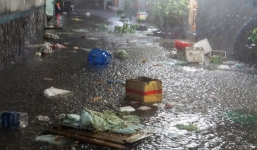 Hình ảnh sau bão số 9: Người Sài Gòn trắng đêm chống ngập