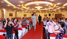 Thủ đoạn giăng bẫy tâm lý của các khóa học làm giàu cho những người mê 'không làm gì vẫn có tiền'