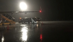 Mưa lớn ở Sài Gòn, nhiều máy bay đi TP HCM phải hạ cánh khẩn ở Đà Nẵng