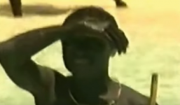 Đoạn băng hiếm ghi lại hai thái độ trái ngược của bộ lạc Sentinelese khi tiếp xúc với người ngoài: Thân thiện và Hung bạo