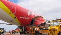 Ra sân bay muộn, hành khách định hành hung nhân viên sân bay bị khống chế