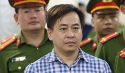 Áp giải Vũ 'nhôm' vào Sài Gòn chuẩn bị cho phiên xét xử đại án ngân hàng Đông Á