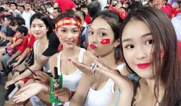 Báo châu Á ngỡ ngàng trước vẻ đẹp của fan nữ Việt Nam