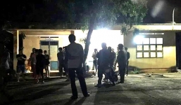 Cha vung dao đâm con ruột tử vong, người nhà kéo đến bệnh viện đòi xác