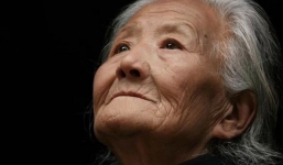 Bức thư tuyệt mệnh của người mẹ 80 tuổi 'hối hận vì sinh ra 4 con trai' khiến nhiều người trào nước mắt