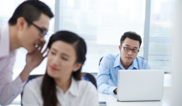 Bạn bè kết giao với nhau mà thấy có 3 biểu hiện này, hãy dừng lại càng sớm càng tốt!