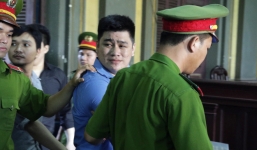 Tài 'mụn' - kẻ đâm chết 2 'hiệp sĩ' ở Sài Gòn mỉm cười khi lãnh án tử hình