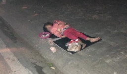 Bé gái 5 tuổi lê la hè phố xin tiền nuôi bà ngoại 80 tuổi: Cơ quan chức năng vào cuộc