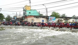 Tìm thấy thi thể nam sinh viên sau 3 ngày bị nước cuốn xuống cống ở Sài Gòn
