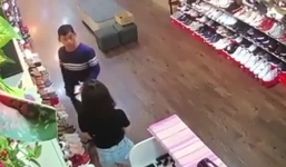 Nam thanh niên làm trò 'ảo thuật' lấy 400 ngàn mà nữ nhân viên không hề hay biết