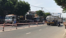 Xe tải tông sập nhà dân, nhiều người hoảng loạn thoát chết trong gang tấc