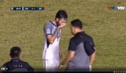 Hy hữu: Cầu thủ Philippines tranh thủ uống viên thuốc bí ẩn khi Anh Đức bị đau ngực