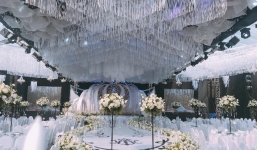 'Siêu đám cưới' ở Thái Nguyên trang trí hết 4 tỷ đồng với hơn 13.000 bông hoa tươi nhập khẩu thu hút nghìn người tới chụp ảnh