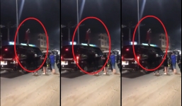 Nhóm thanh niên vật lộn giải cứu cô gái mặc váy đỏ leo lên nóc ôtô nhảy múa điên cuồng