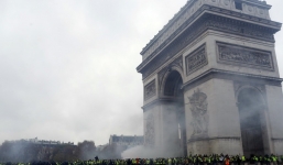 Di tích Khải Hoàn Môn chìm trong khói lửa và đổ vỡ sau cuộc biểu tình lớn nhất thập kỷ ở Paris