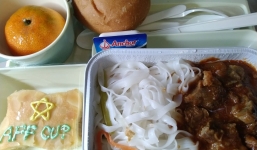 Món ăn khiến đội tuyển Việt Nam bất ngờ trên máy bay từ Philippines về Hà Nội