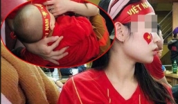 Nữ cổ động viên đặc biệt vừa cổ vũ bóng đá vừa cho con bú gây sốt mạng xã hội