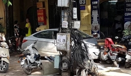 Hà Nội: Nam sinh cấp 3 lái ô tô đâm hàng loạt xe máy