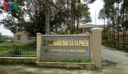 Phát hiện ảnh nóng của vợ và bí thư xã trong điện thoại