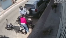 Dân tình thán phục cô gái mưu trí, đánh lừa kẻ cướp táo tợn giữa ban ngày