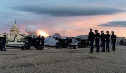 Video: Bắn 21 phát đại bác trong lễ tang cựu Tổng thống Bush