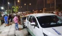 Thu phí quá hạn tại BOT ở TP.HCM, tài xế xe tải liên tục dừng ô tô phản đối