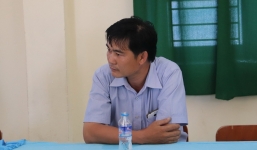 Chồng của phụ huynh xúc phạm thầy giáo vì chiếc quần học sinh bỏ quên đã đến trường xin lỗi