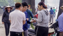 Bảo vệ VFF bị bắt khi đang chào bán 4 cặp vé mời bán kết AFF Cup giá 4,5 triệu