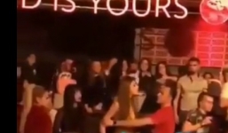 Lộ clip thí sinh thác loạn, hút thuốc trong cuộc thi H'Hen Niê tham dự