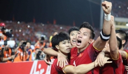 Vui mừng với chiến tích của các cầu thủ Việt Nam, CĐV quyết tặng cả shop quần áo cho Công Phượng 