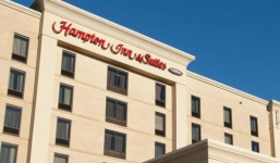 Bị quay lén trong phòng tắm, kiện khách sạn 100 triệu USD