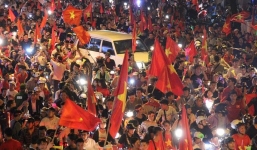 CĐV Việt Nam vỡ òa trong chiến thắng trước Philippines, giành tấm vé vào chung kết AFF Cup sau 10 năm chờ đợi