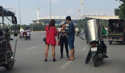 Cò vé chèo kéo trước sân Mỹ Đình, Hàng Đẫy hé lộ 'chỉ một cuộc điện thoại là có sấp vé để bán'