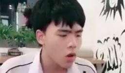 Ngồi hát trong quán trà sữa, nam sinh bỗng được truy tìm vì có chất giọng quá giống Đức Phúc