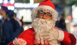 TP HCM: Thu hồi văn bản cấm ông già Noel vào trường tặng quà
