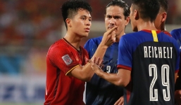 Đình Trọng gay gắt chỉ thẳng mặt cầu thủ Philippines chơi xấu để bảo vệ em út Văn Hậu