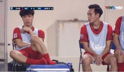 Vẻ mặt thẫn thờ của Công Phượng, Văn Quyết trên ghế dự bị gây bão MXH
