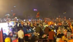 Báo châu Á ấn tượng với màn đi bão của CĐV Việt Nam 