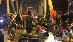 Ẩu đả, tai nạn giao thông liên tiếp trong đêm đi 'bão' mừng chiến tích vào chung kết của đội tuyển Việt Nam