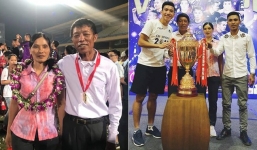 'Bí mật' thú vị về mẹ cậu út Văn Hậu: Luôn mặc 1 chiếc áo giản dị đi cổ vũ con trai khắp nơi