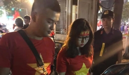 Bắt cặp đôi 9X vận chuyển pháo nổ trên phố Hà Nội sau trận Việt Nam – Philippines