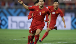 Bố cầu thủ Công Phượng rưng rưng nước mắt khi chứng kiến cậu con trai xé lưới Philippines