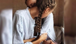 Ngây thơ nghe lời công ty người mẫu bảo nhịn ăn để xương gò má lộ ra, 2 chị em sinh đôi chỉ còn da bọc xương, nằm chờ chết