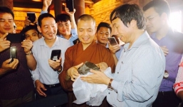 Thiên thạch mặt trăng nặng 5,5 kg từ Mỹ đã ngự tại chùa ở tỉnh Hà Nam