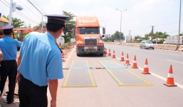 Công an Hà Nội mời 6 thanh tra giao thông làm việc vì nghi 'bảo kê' xe tải