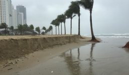 Cận cảnh bãi biển đẹp nhất hành tinh sạt lở kinh hoàng sau trận mưa lịch sử ở Đà Nẵng